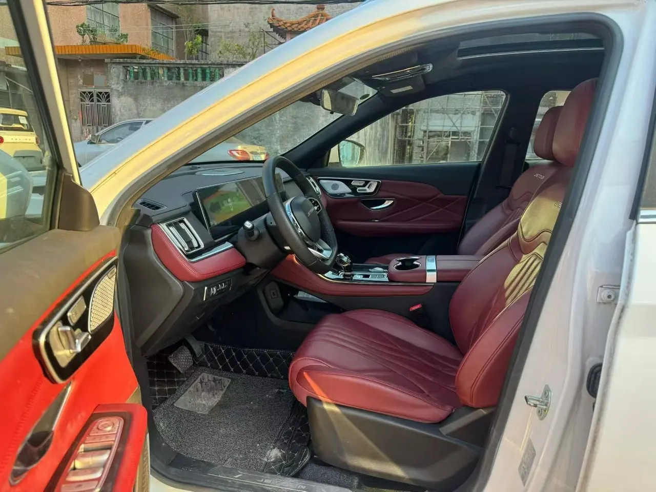 Jetour 2025 X70 PLUS 1.5T Ultimate 7-seat Automatic Gear 3