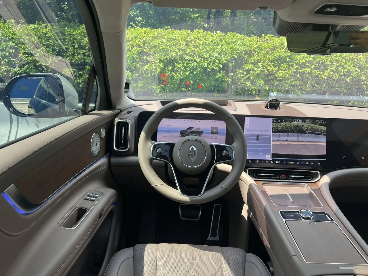 AITO 2025 AITO M9 extended range Ultra version 52kWh6 seat version automatic gear 11
