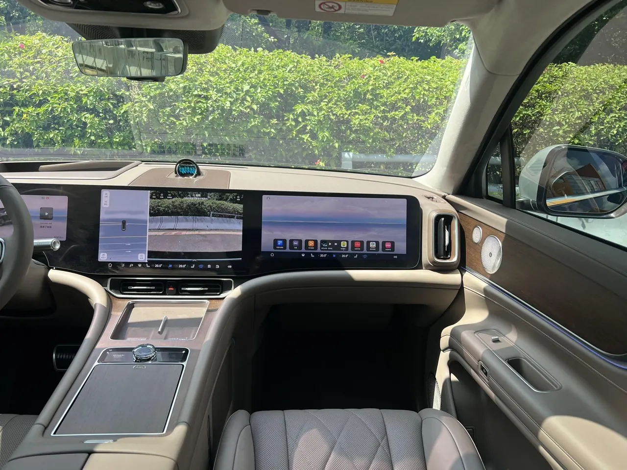 AITO 2025 AITO M9 extended range Ultra version 52kWh6 seat version automatic gear 12