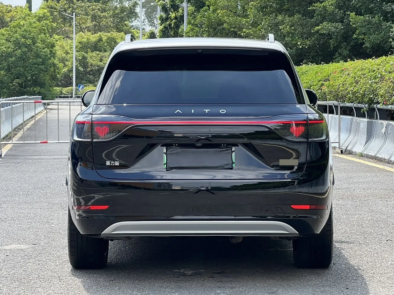 AITO 2025 AITO M9 extended range Ultra version 52kWh6 seat version automatic gear 20