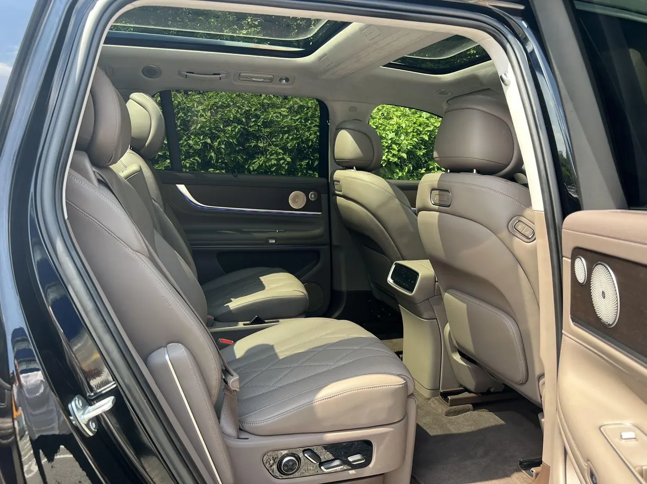 AITO 2025 AITO M9 extended range Ultra version 52kWh6 seat version automatic gear 8