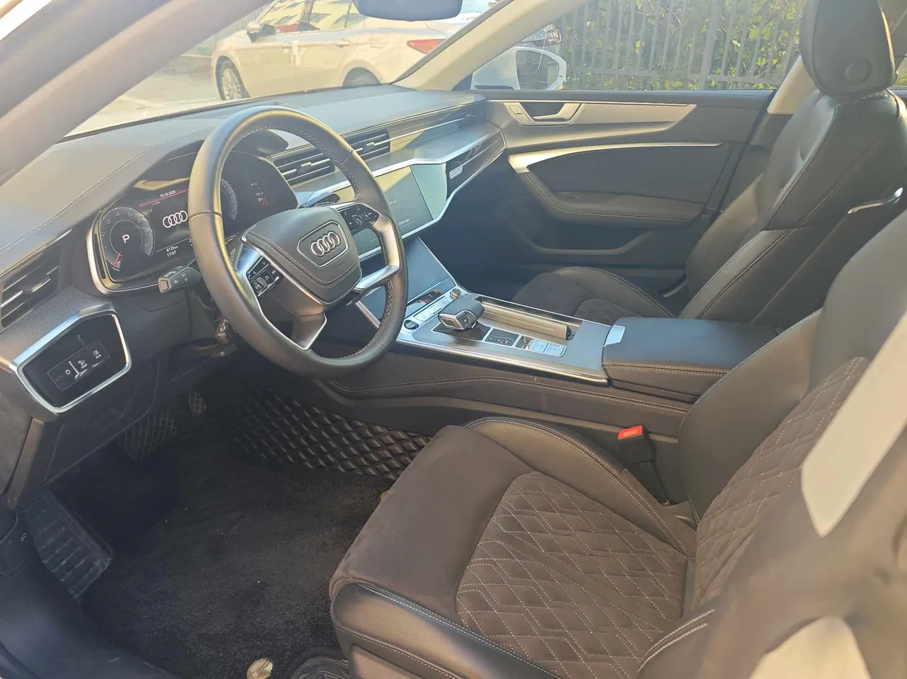 Audi 2024 A7L 2.0TFSI 45TFSI Quattro Luxury Automatic 2