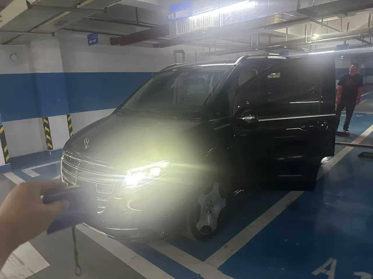 Mercedes Benz V 2024V 300 L 48V 2.0T Deluxe Automatic Gear 10