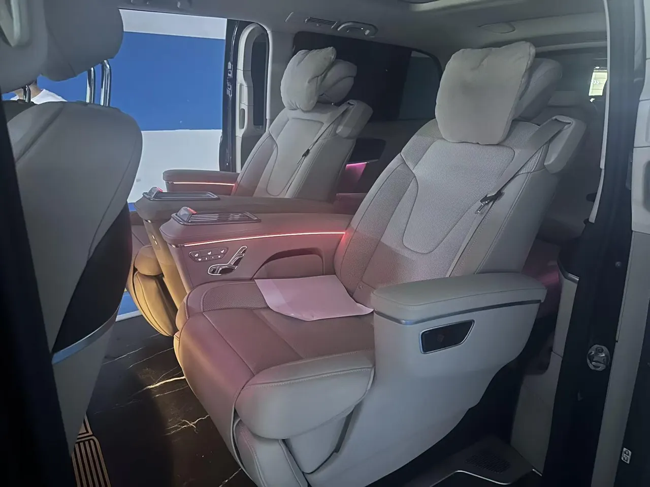 Mercedes Benz V 2024V 300 L 48V 2.0T Deluxe Automatic Gear 6