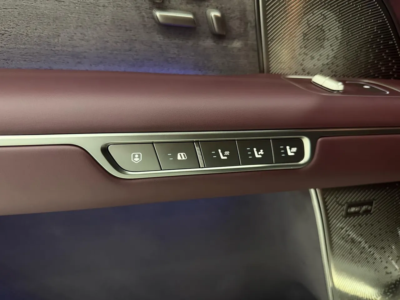 NIO 2026 ES8 6‑Seater Executive Signature Edition Automatic Transmission 16