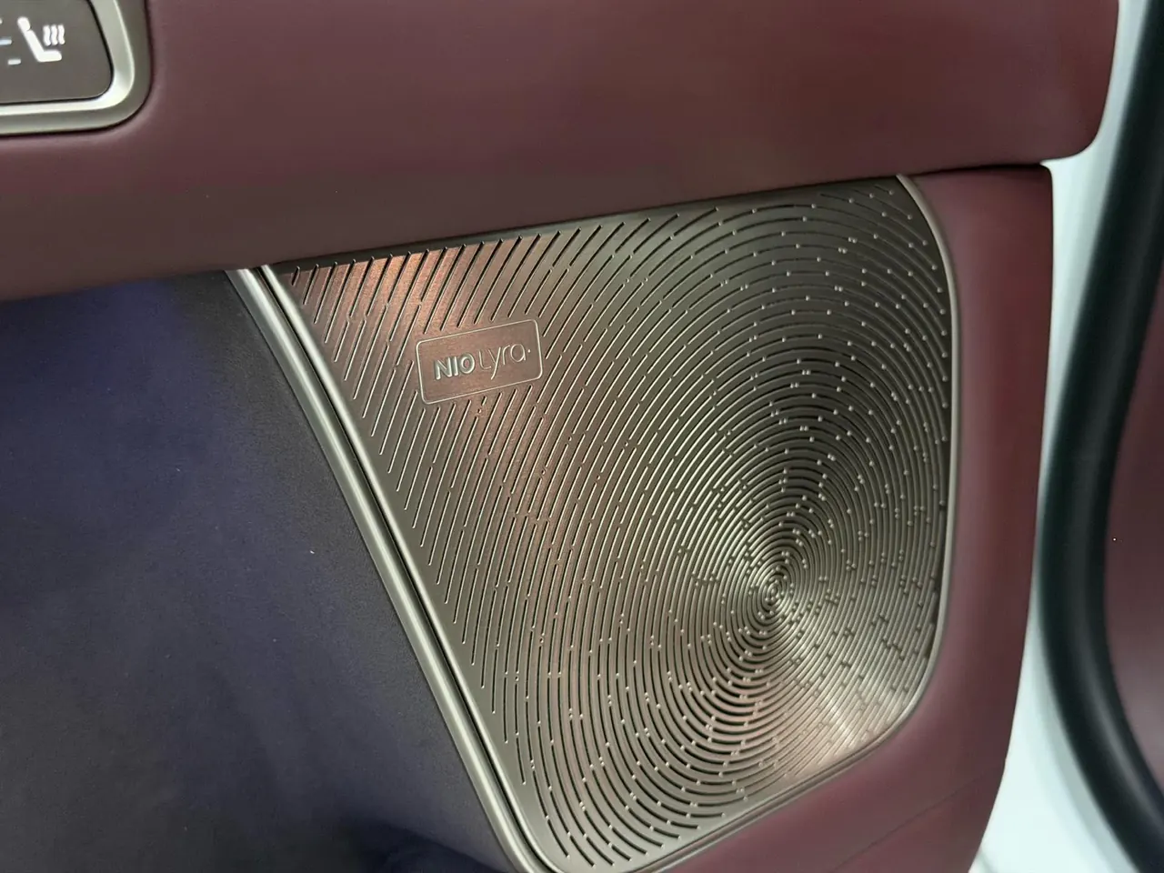 NIO 2026 ES8 6‑Seater Executive Signature Edition Automatic Transmission 17