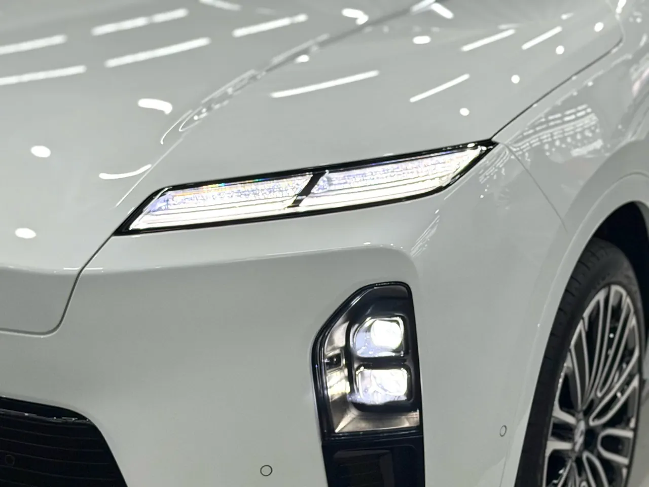 NIO 2026 ES8 6‑Seater Executive Signature Edition Automatic Transmission 18