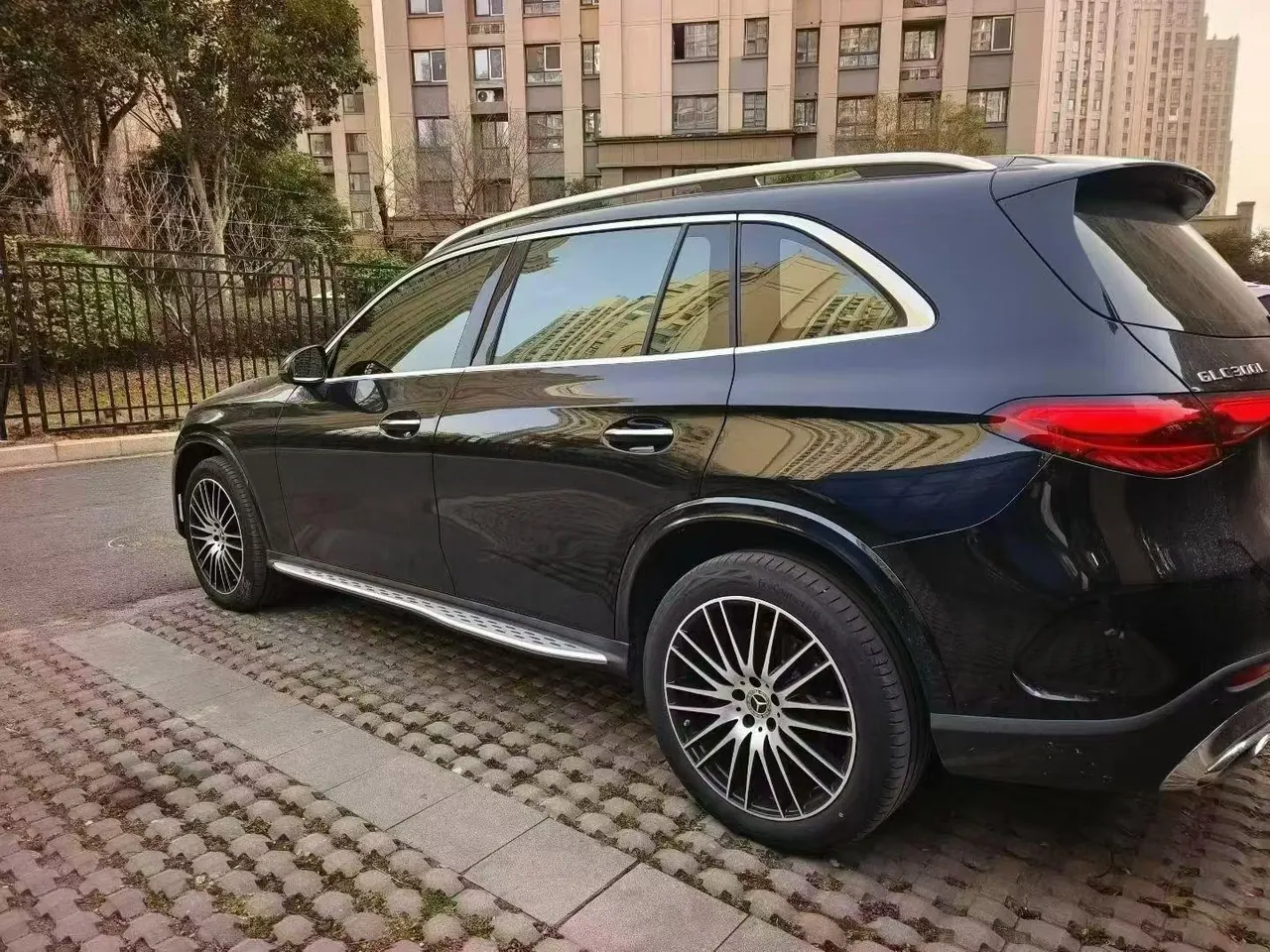 Mercedes Benz 2025 GLC 300 L 4MATIC 48V 2.0T dynamic 7-seat automatic gear 5