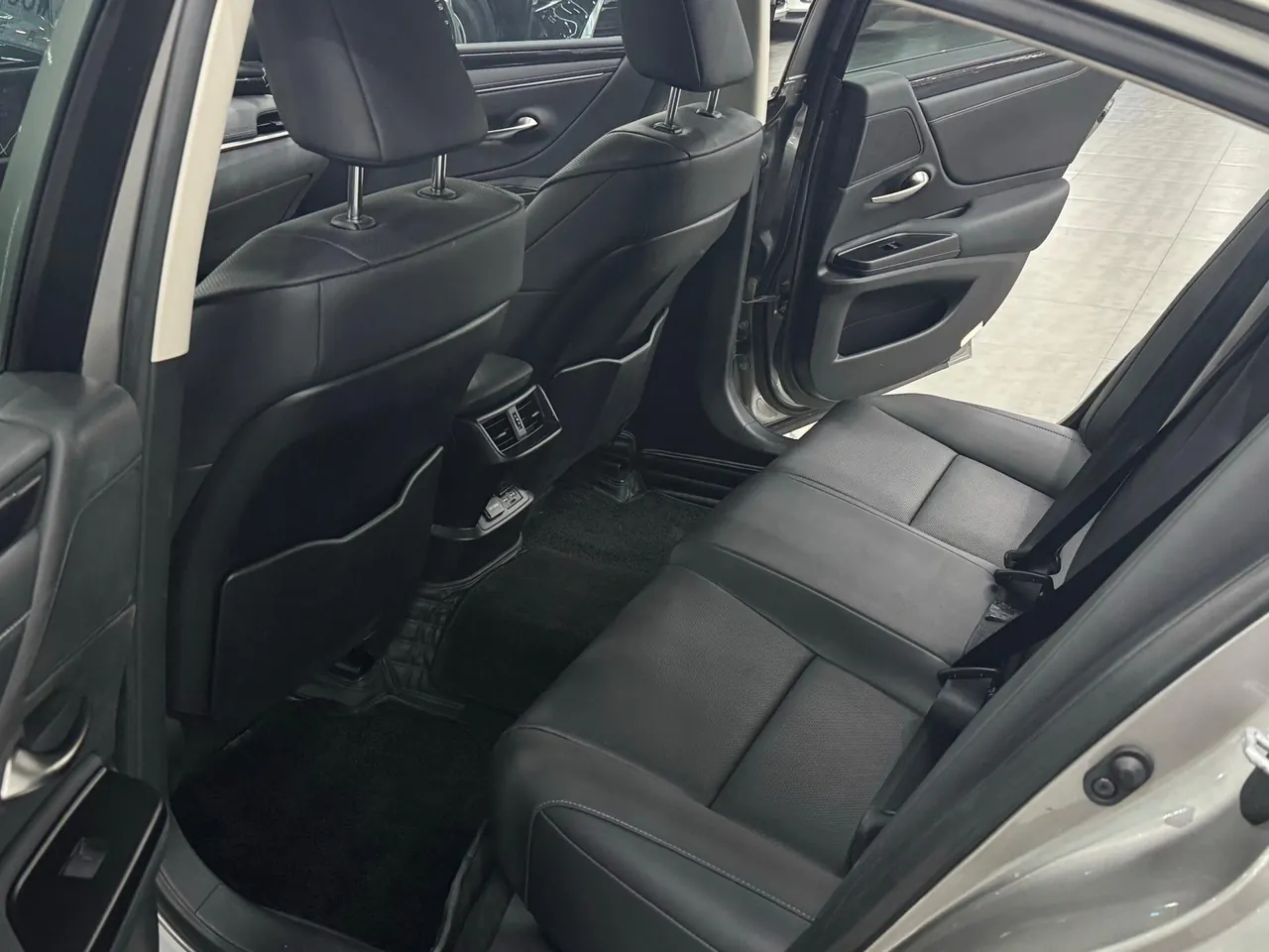 Lexus ES (Imported) 2020 ES200 2.0 Stepless Premium Edition Automatic Gear 5