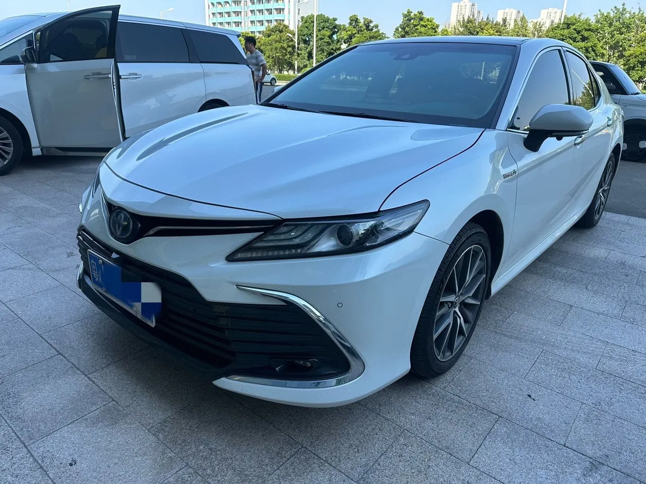 Open image lightbox: Toyota 2021 Camry Dual Engine 2.5HG Stepless Deluxe Automatic Gear