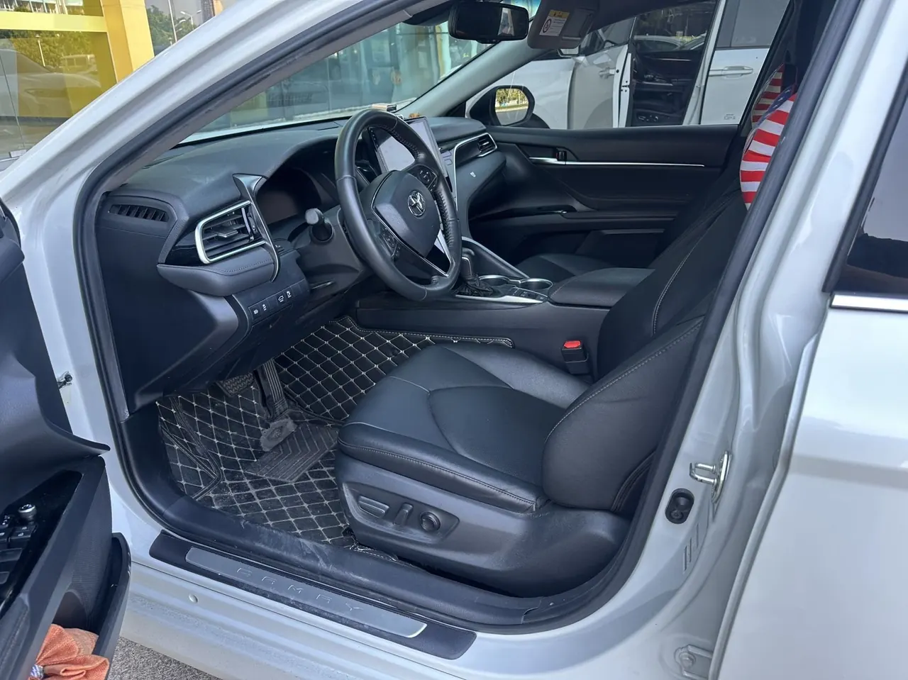Toyota 2021 Camry Dual Engine 2.5HG Stepless Deluxe Automatic Gear 3