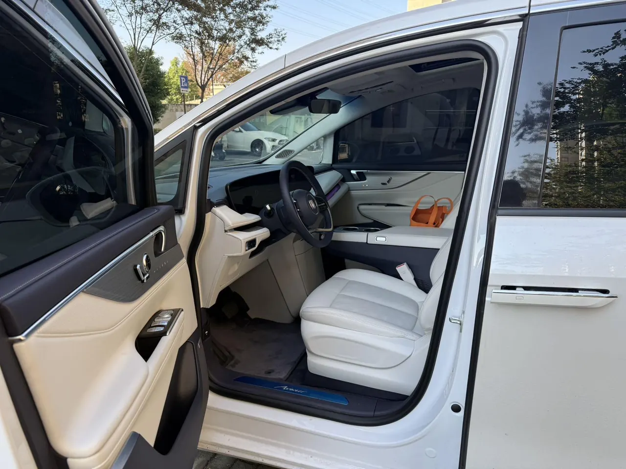Buick 2026 GL8 Lu Zun PHEV 1.5T Luxury Edition Automatic Gear 3