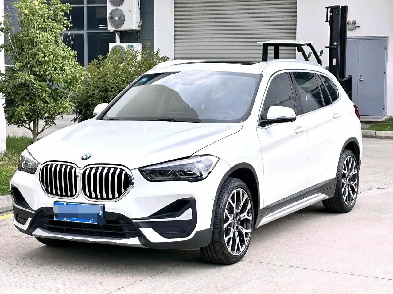 Открыть галерею: BMW 2020 X1 xDrive25Li 2.0T exclusive automatic gear