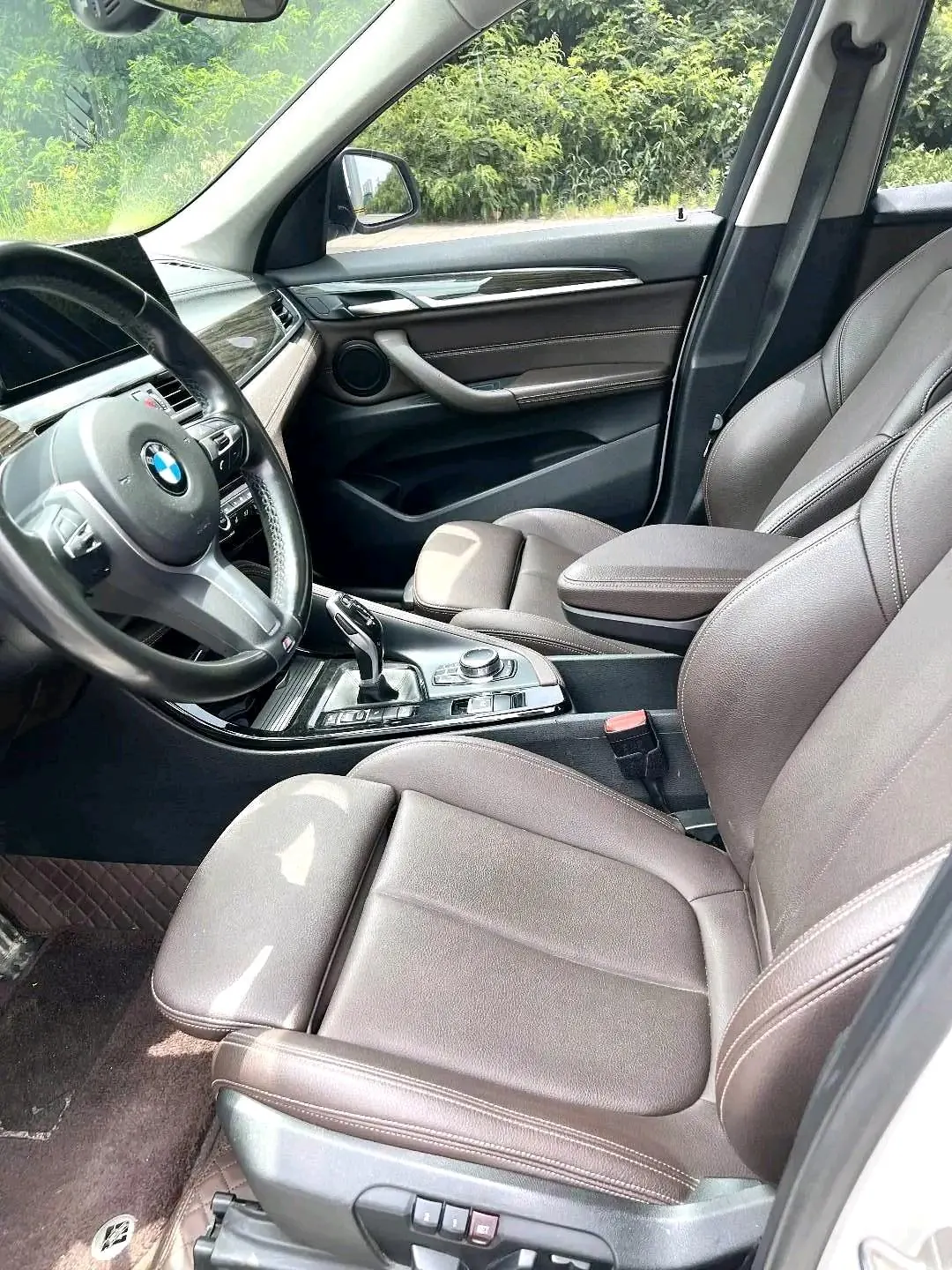 BMW 2020 X1 xDrive25Li 2.0T exclusive automatic gear 3