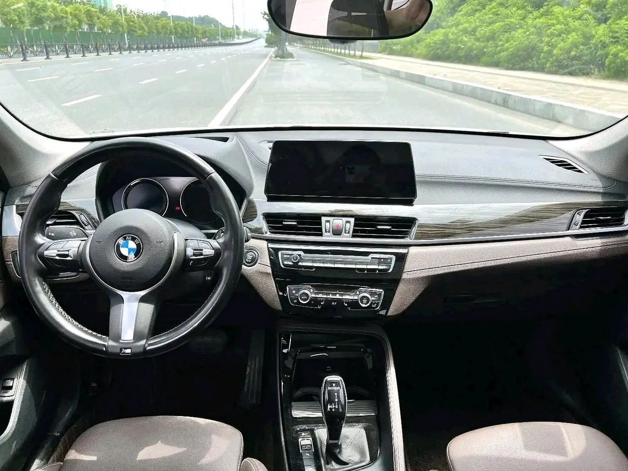 BMW 2020 X1 xDrive25Li 2.0T exclusive automatic gear 5