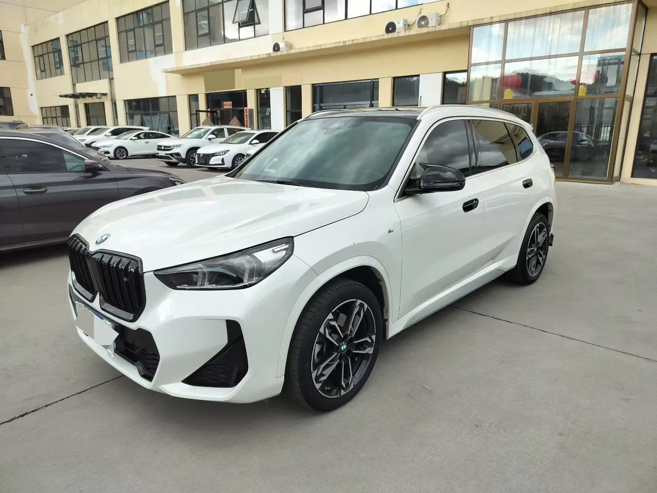 Открыть галерею: BMW 2024 X1 sDrive25Li 2.0T X design set automatic gear