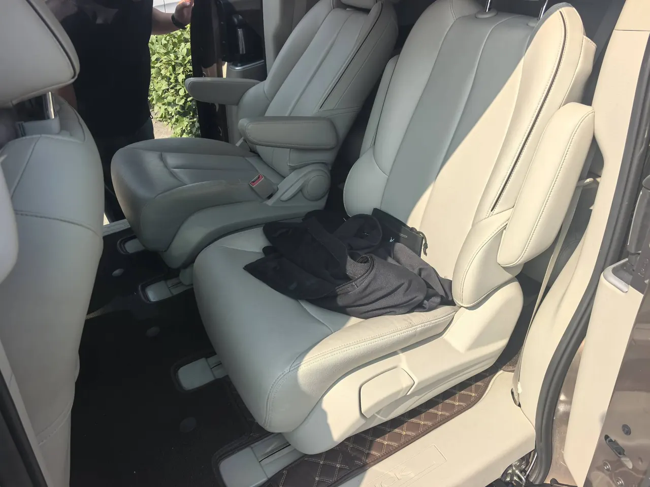 Buick 2020 GL8 Land Business Class 2.0T 652T Luxury Automatic Gear 4