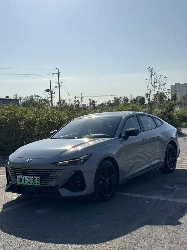 ChangAn 2023 UNI-V Smart Electric iDD 1.5T 113km Smart Fun (Fast Edition) Automatic Gear - View 1