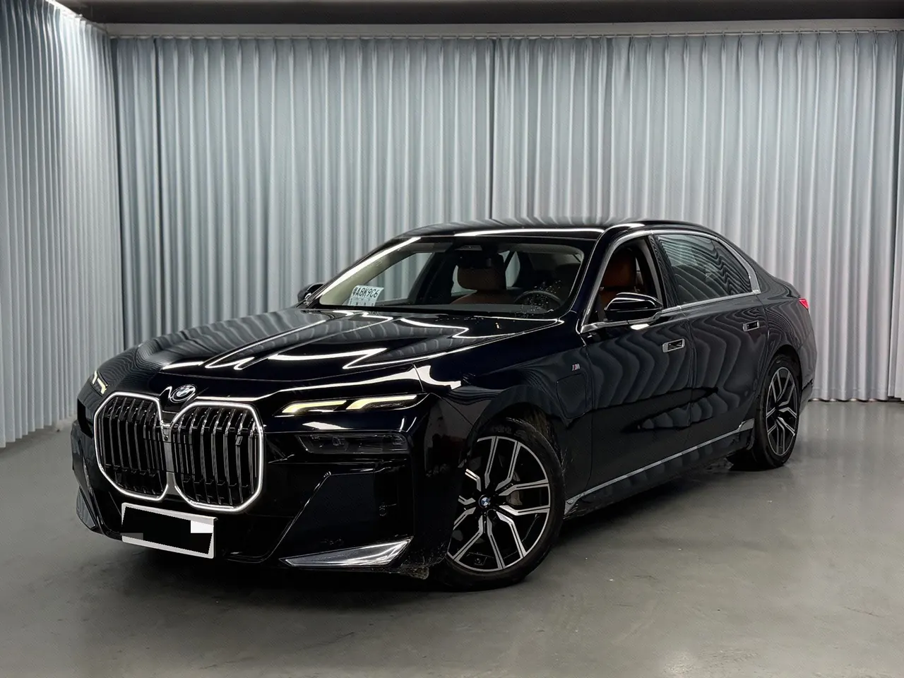 BMW i7 (Imported) 2023 i7 eDrive50L Leading Luxury Suit Automatic Gear - View 1