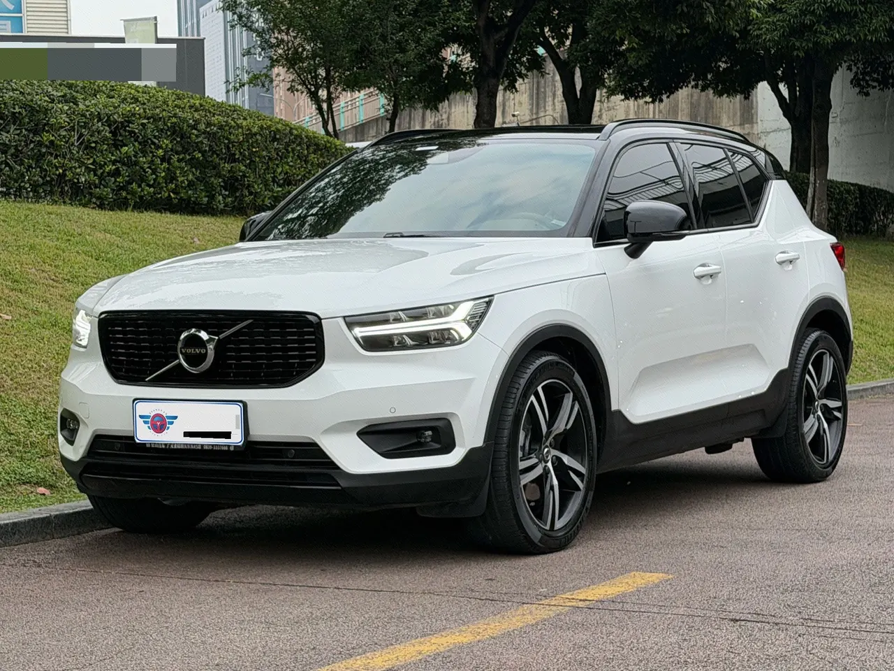 Открыть галерею: Volvo 2020 XC40 2.0T T4 4-wheel drive Zhiyuan Deluxe Edition Automatic Gear