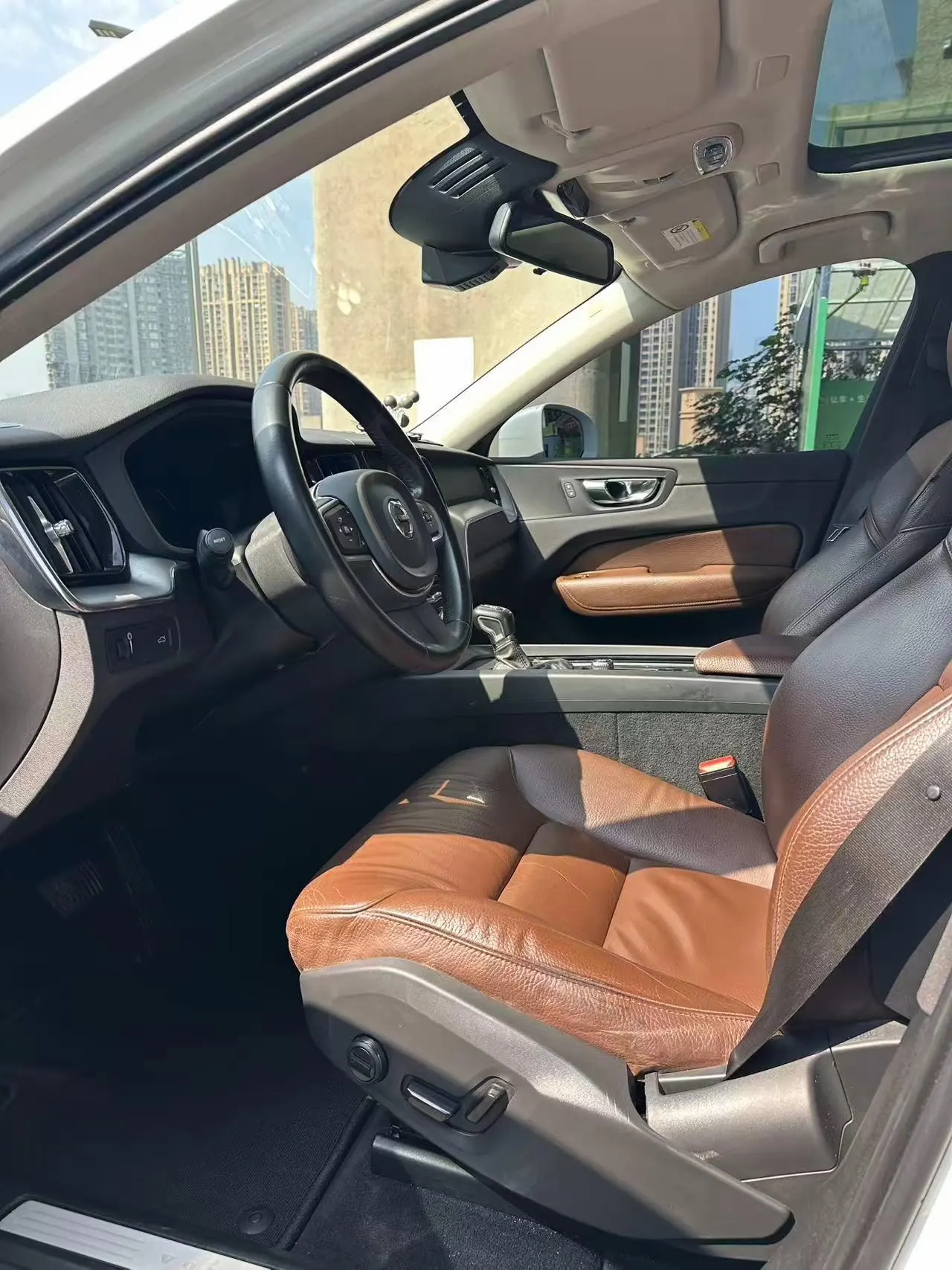 Volvo 2020 XC60 2.0T T5 4-wheel drive smart luxury automatic gear 3