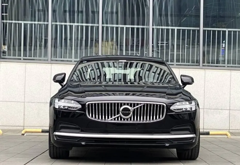 Volvo 2024 S90 48V 2.0T B5 Zhiyi Deluxe Edition Automatic Gear 3