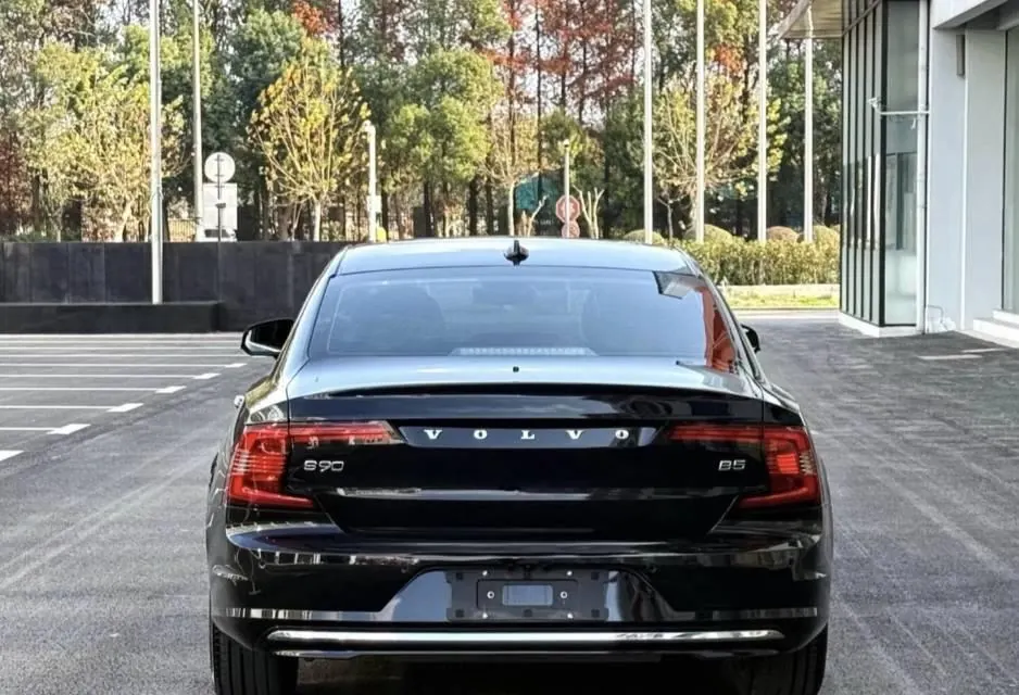 Volvo 2024 S90 48V 2.0T B5 Zhiyi Deluxe Edition Automatic Gear 7