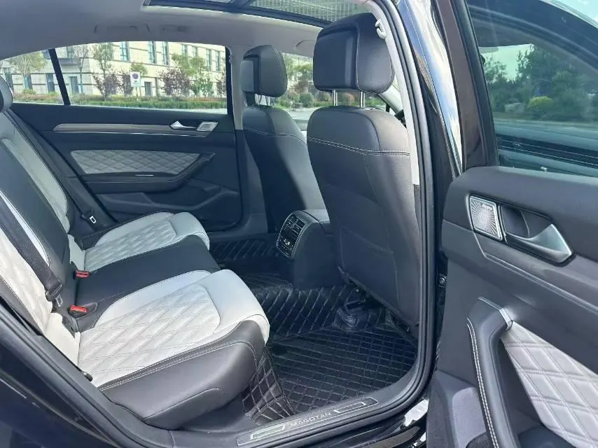 Volkswagen 2023 Magotan 2.0TSI 330TSI 2 million Commemorative Edition Leading Automatic Gear 4