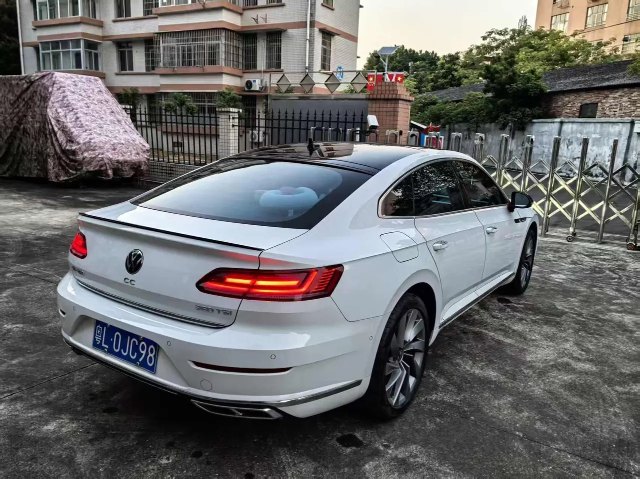 Volkswagen 2024 CC 2.0TSI 380TSI eye-catching automatic gear 4