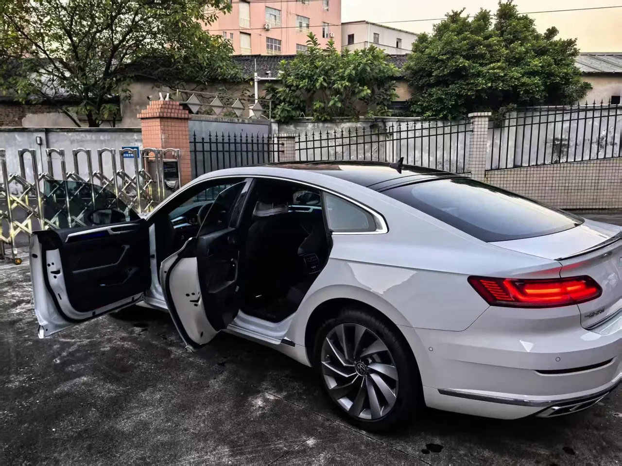 Volkswagen 2024 CC 2.0TSI 380TSI eye-catching automatic gear 6