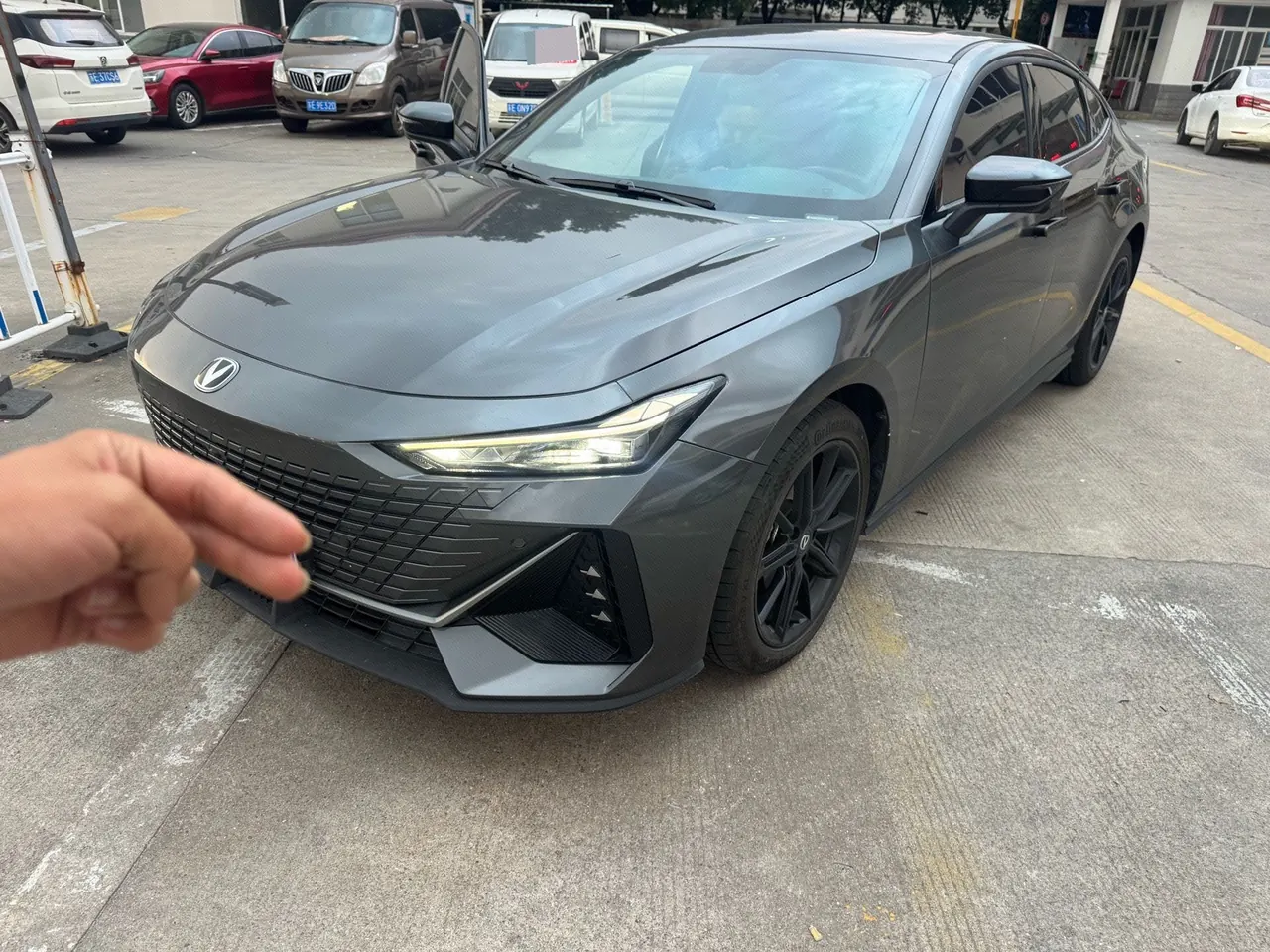 Open image lightbox: ChangAn 2023 UNI-V 1.5T exclusive automatic gear