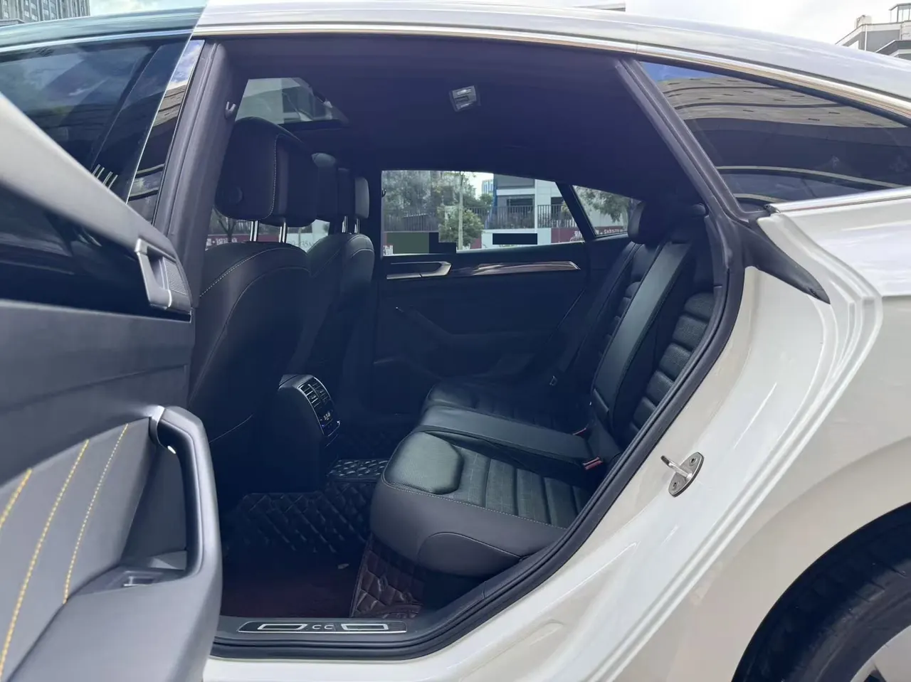 Volkswagen 2023 CC 2.0TSI 380TSI eye-catching automatic gear 10