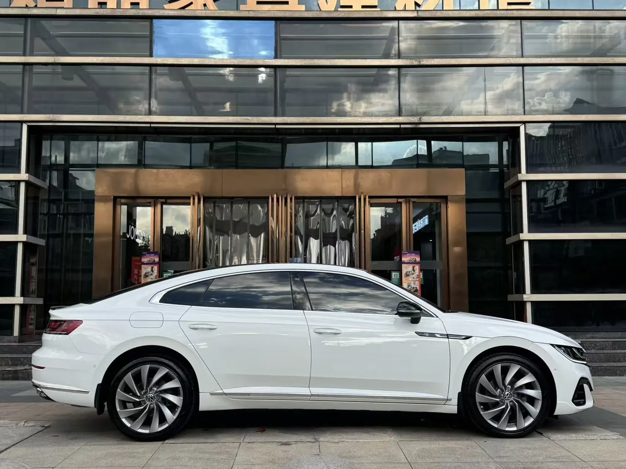 Volkswagen 2023 CC 2.0TSI 380TSI eye-catching automatic gear 4