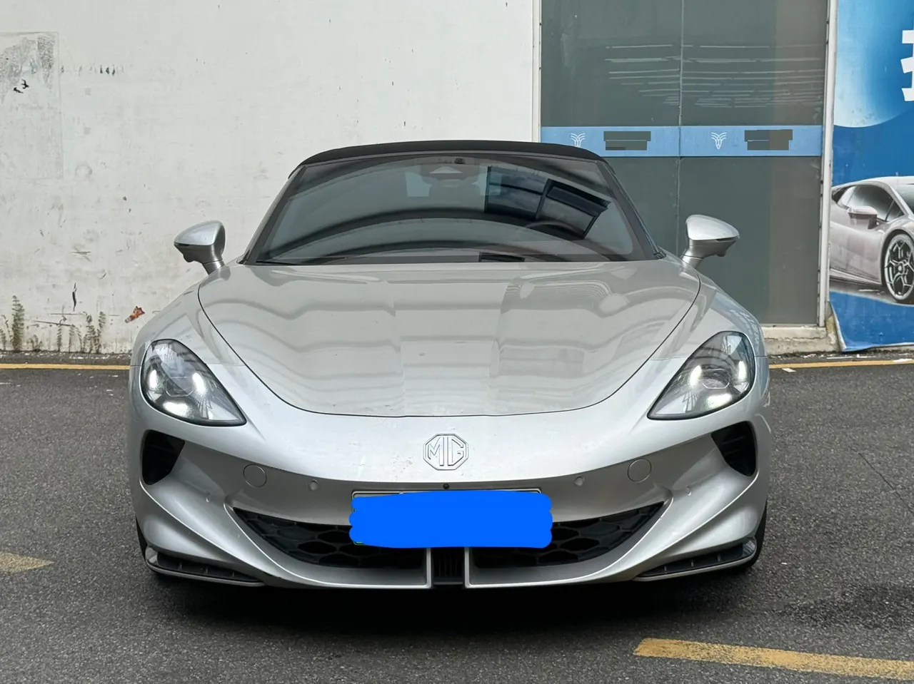 MG 2023 MG Cyberster 520km Legendary Four-wheel Drive Edition Automatic Gear 2