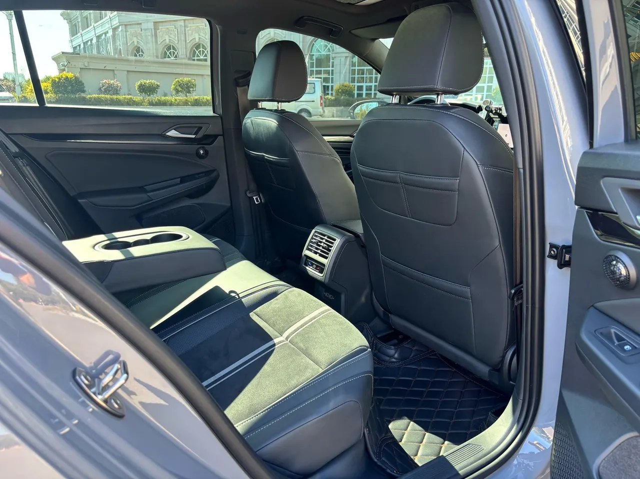 Volkswagen 2023 Golf 8 R-Line 1.4TSI 280TSI Lite (Modified) Automatic Gear 7