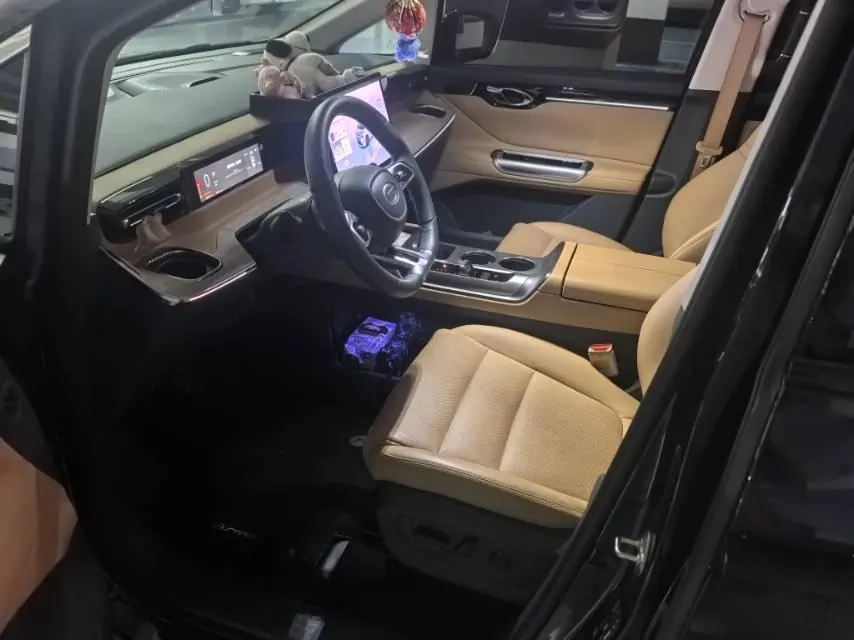 GAC Trumpchi 2024 E8 2.0 150km MAX Automatic Transmission 2
