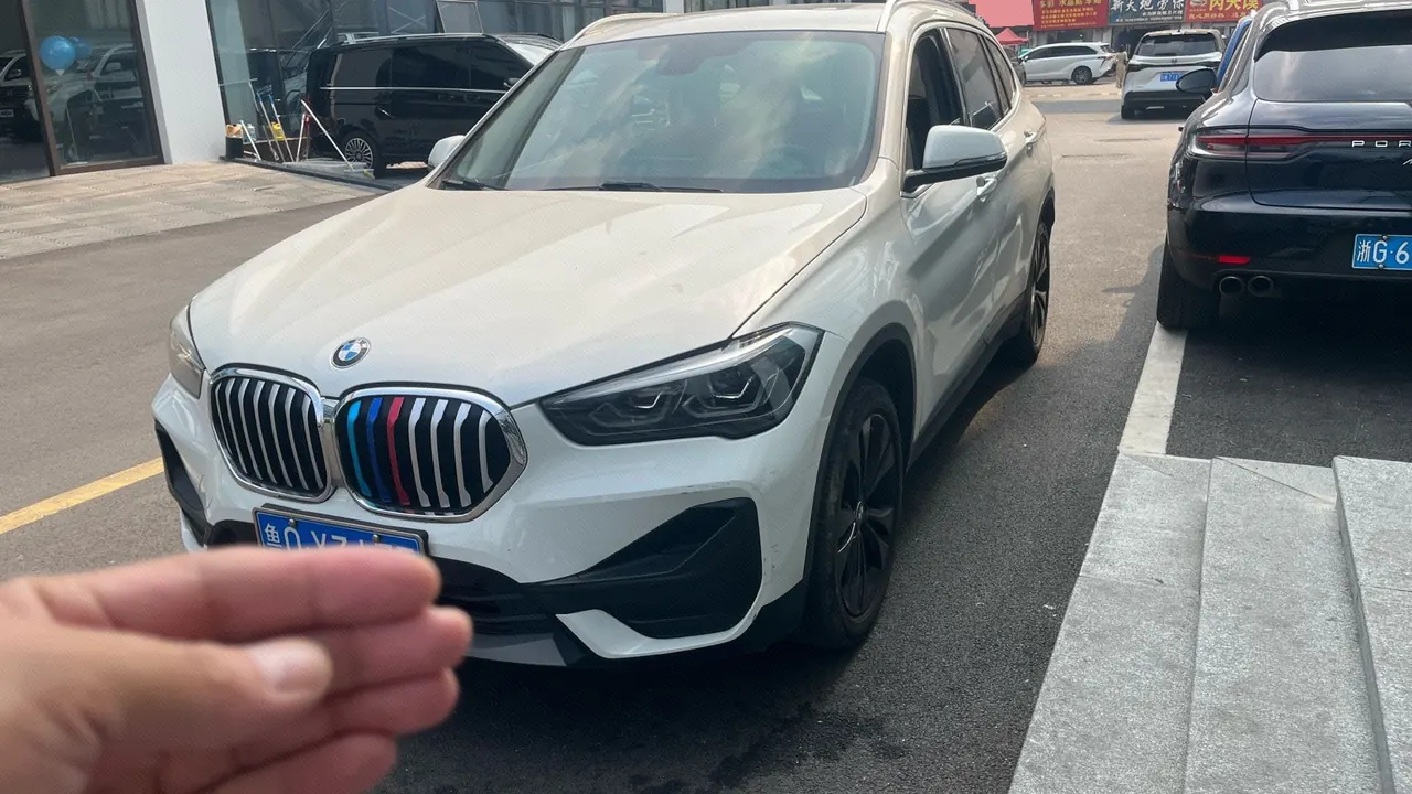 Открыть галерею: BMW 2021 X1 sDrive20Li 1.5T fashion automatic gear