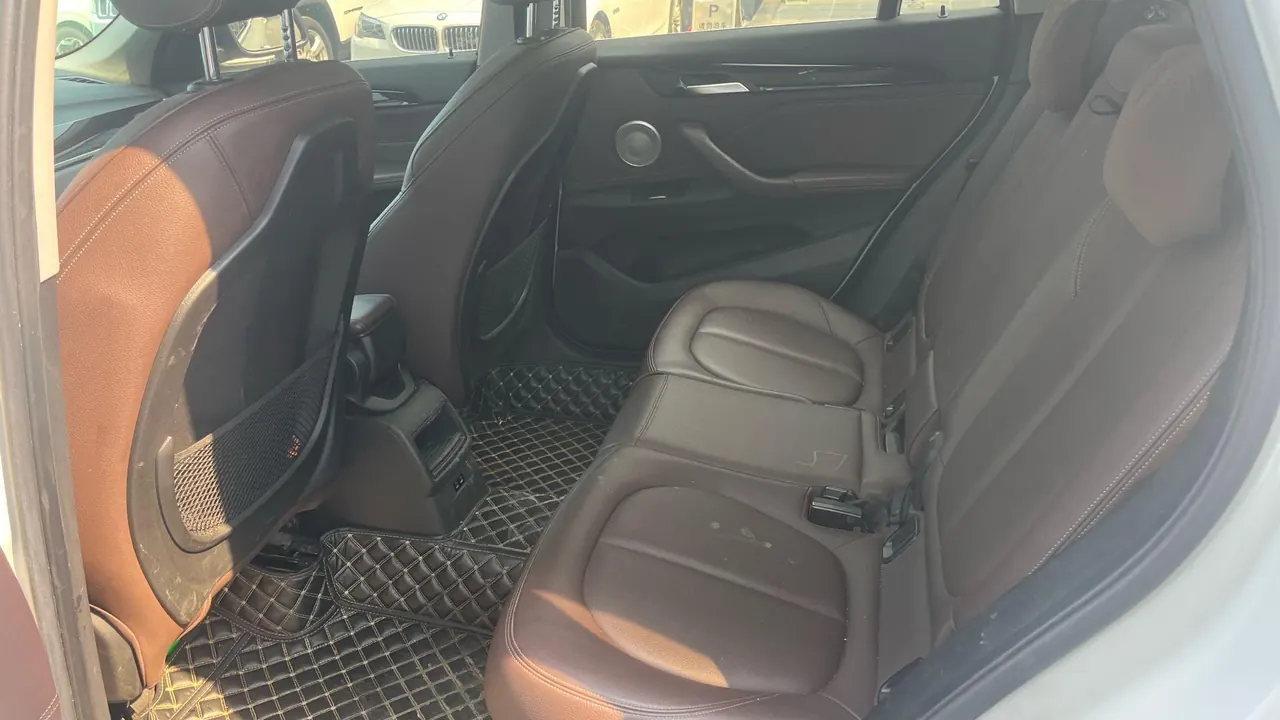 BMW 2021 X1 sDrive20Li 1.5T fashion automatic gear 3