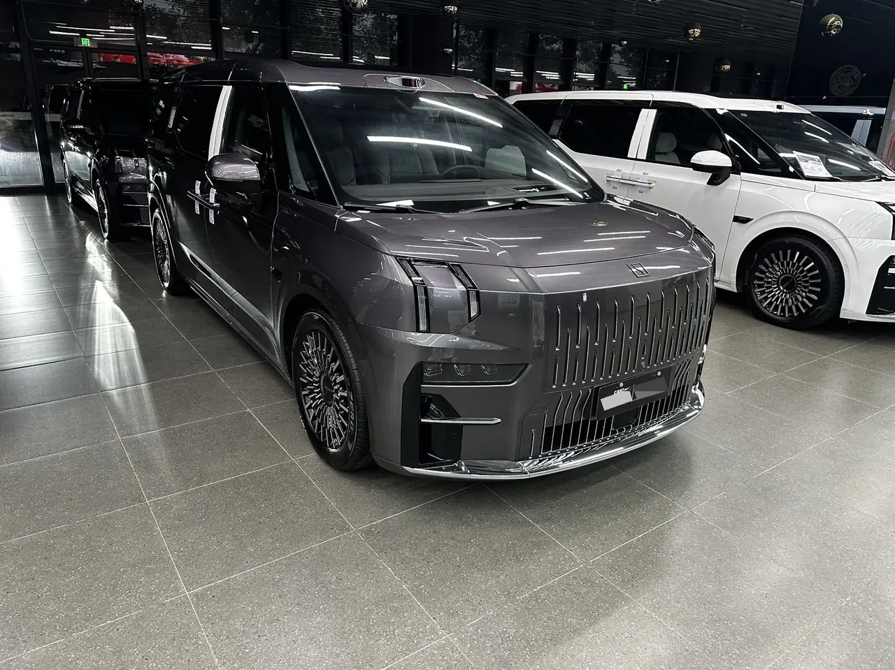 Zeekr 2024 Zeekr 009 seven-seat aisle version four-wheel drive 108kWh automatic gear 2