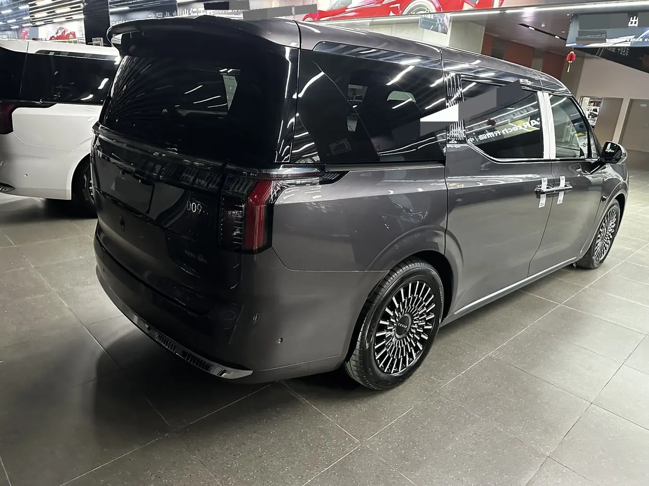 Zeekr 2024 Zeekr 009 seven-seat aisle version four-wheel drive 108kWh automatic gear 3