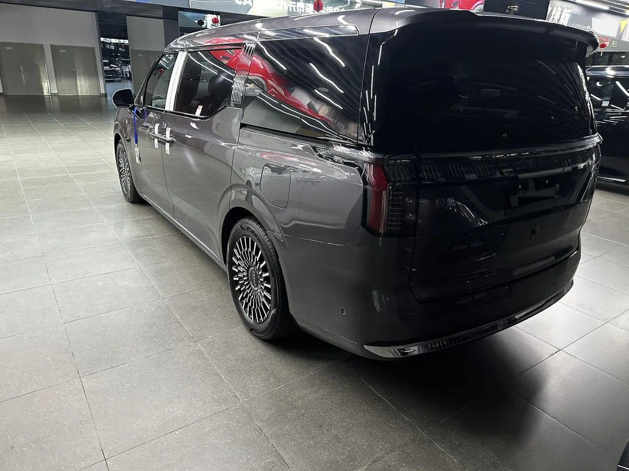 Zeekr 2024 Zeekr 009 seven-seat aisle version four-wheel drive 108kWh automatic gear 4