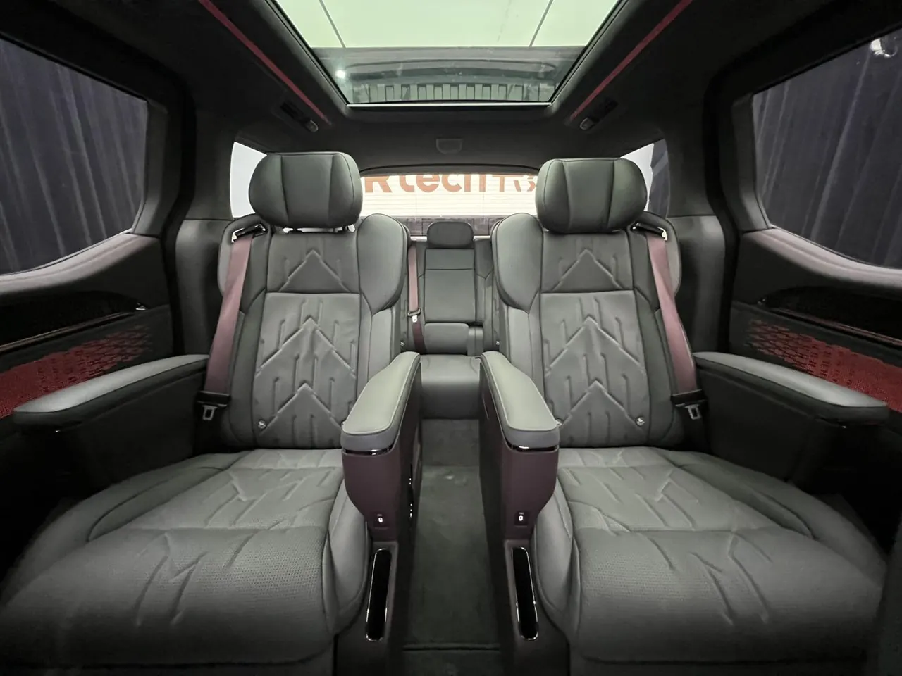 Zeekr 2024 Zeekr 009 seven-seat aisle version four-wheel drive 108kWh automatic gear 6