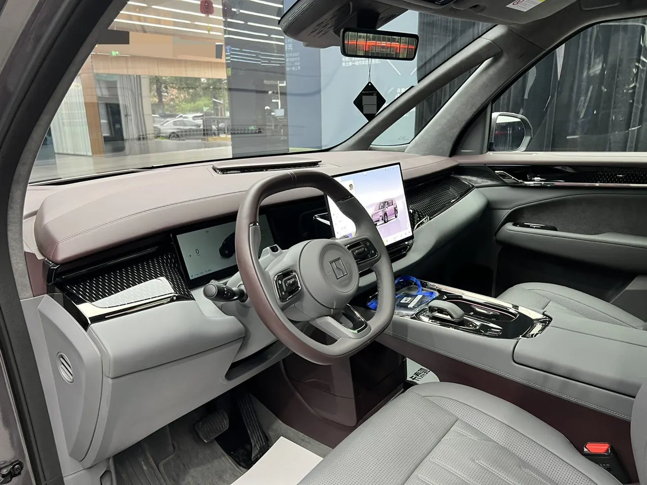Zeekr 2024 Zeekr 009 seven-seat aisle version four-wheel drive 108kWh automatic gear 7