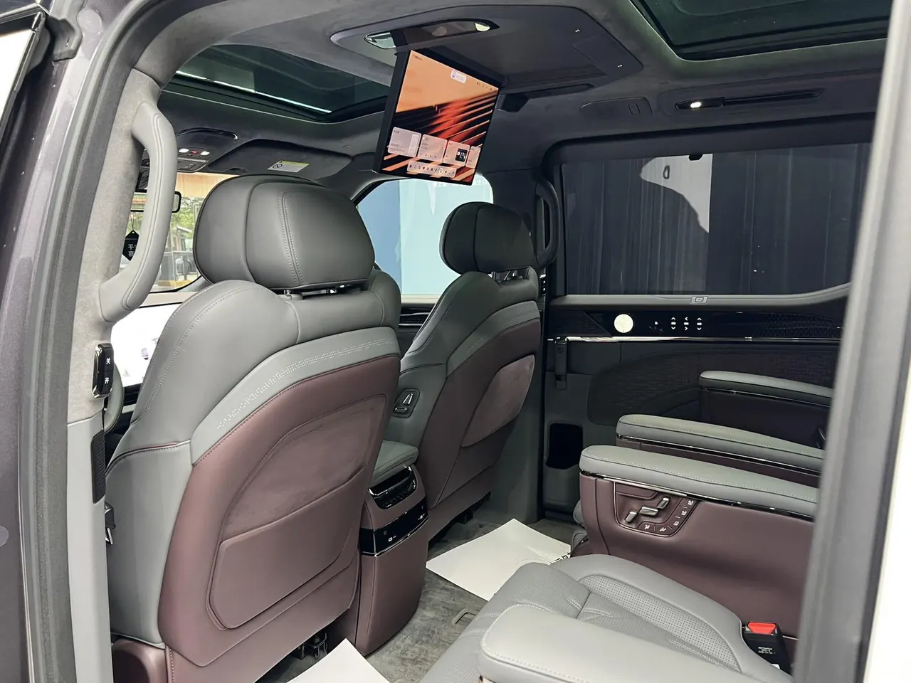 Zeekr 2024 Zeekr 009 seven-seat aisle version four-wheel drive 108kWh automatic gear 9