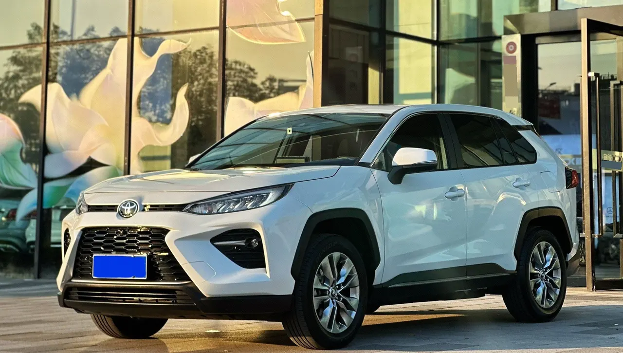 Open image lightbox: Toyota 2023 Willanda 2.0 Stepless Two-Drive Luxury PLUS Edition Automatic Gear