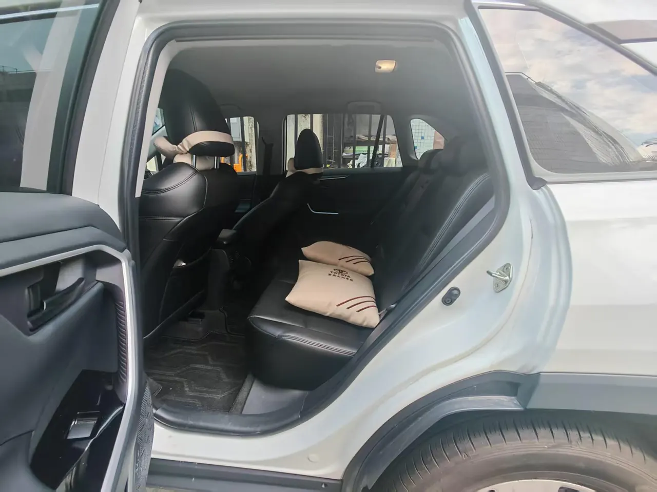 Toyota 2024 RAV4 Rongbo 2.0 Stepless Two-Drive City Edition Automatic Gear 3
