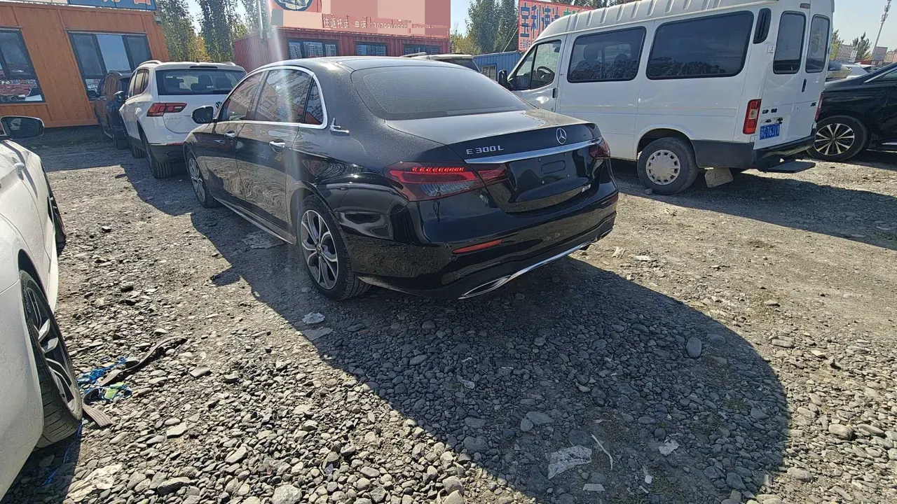 Mercedes Benz E Class 2023 E 300 L 2.0T Sports Luxury Automatic Gear 6