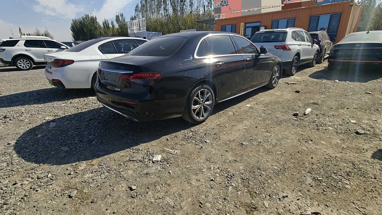 Mercedes Benz E Class 2023 E 300 L 2.0T Sports Luxury Automatic Gear 7