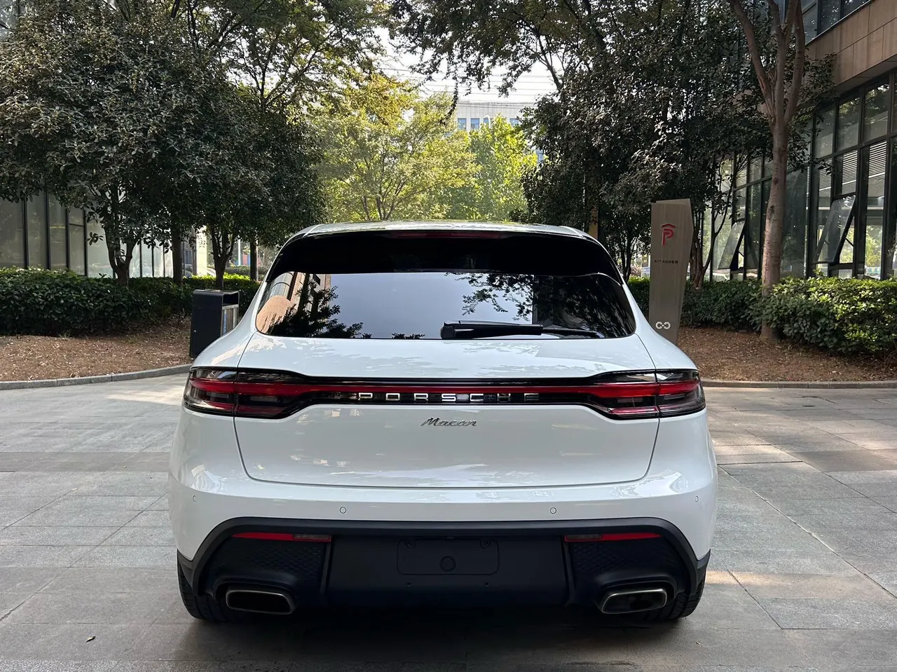 Porsche Macan (Imported) 2024 Macan 2.0T Automatic Gear 12