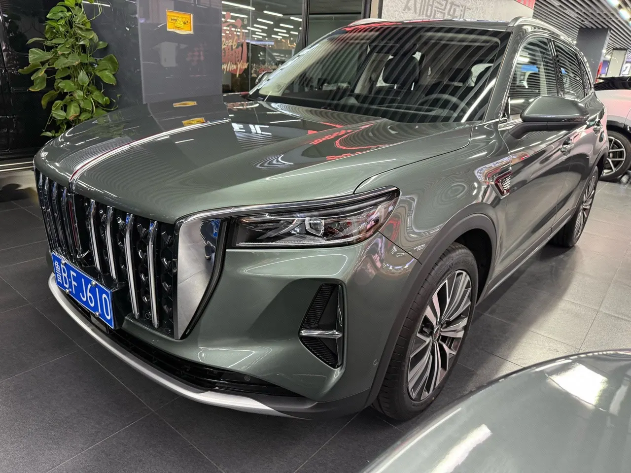 Open image lightbox: HongQi 2026 HS5 2.0T 4-wheel drive flag enjoy Pro version automatic gear